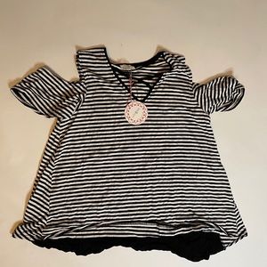 Umgee L cold shoulder blouse